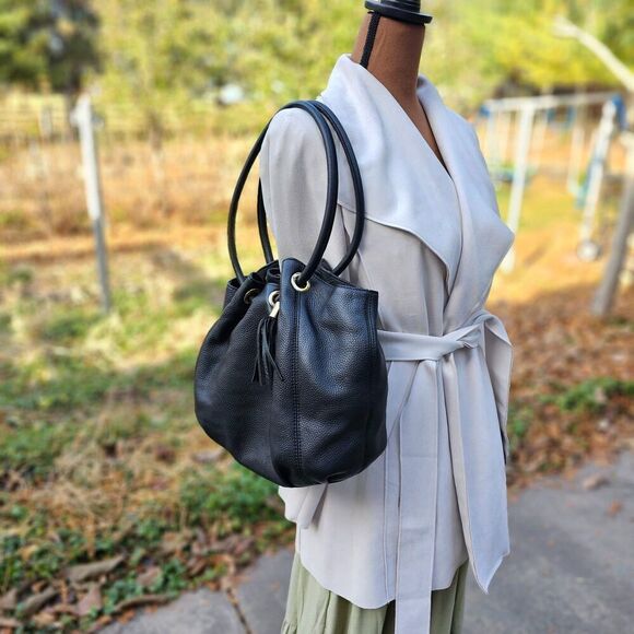 MICHAEL KORS Black Pebble Leather Shoulder Bag, Ring Tote Bag, Pre-owned - Picture 2 of 8